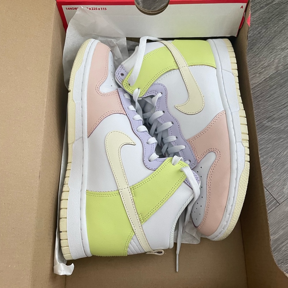 Women’s Nike Dunk High Size 8